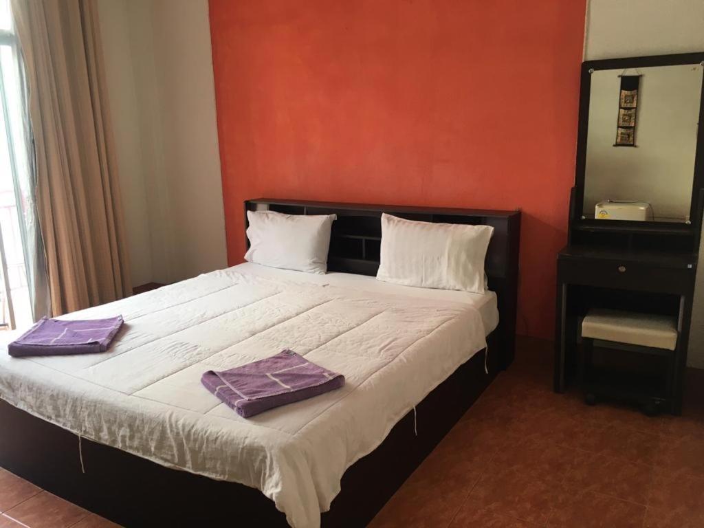 Hotel Lucky Banzaan Patong Esterno foto