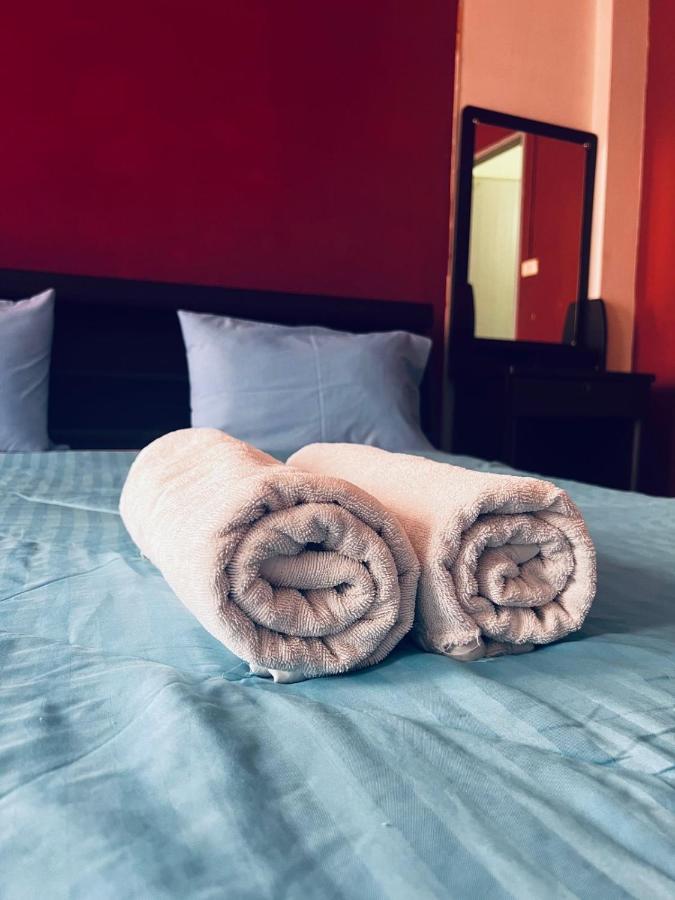 Hotel Lucky Banzaan Patong Esterno foto